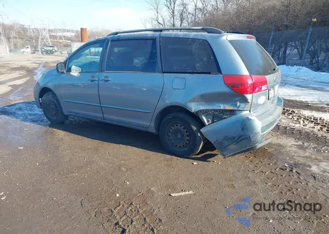 2004 Toyota Sienna Le z USA, uszkodzony, nr VIN 5TDZA23C84S118757